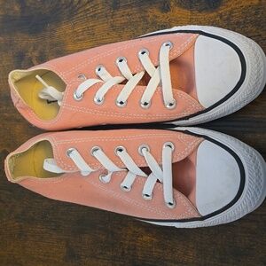 Women’s size 6/Men’s size 4 Converse Pink Low-Top Sneakers
